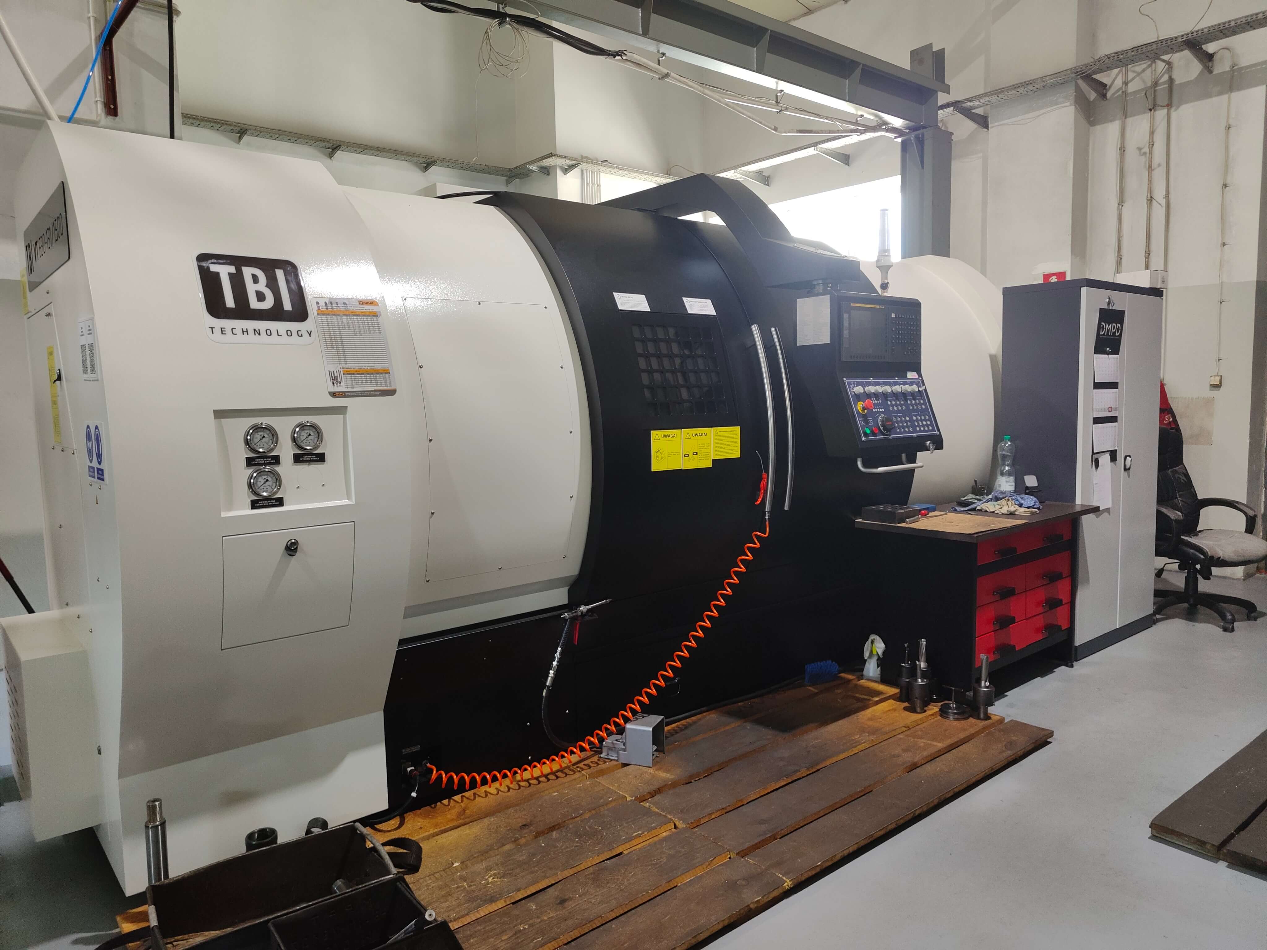 Nowoczesna tokarka CNC TBI Technology w parku maszynowym