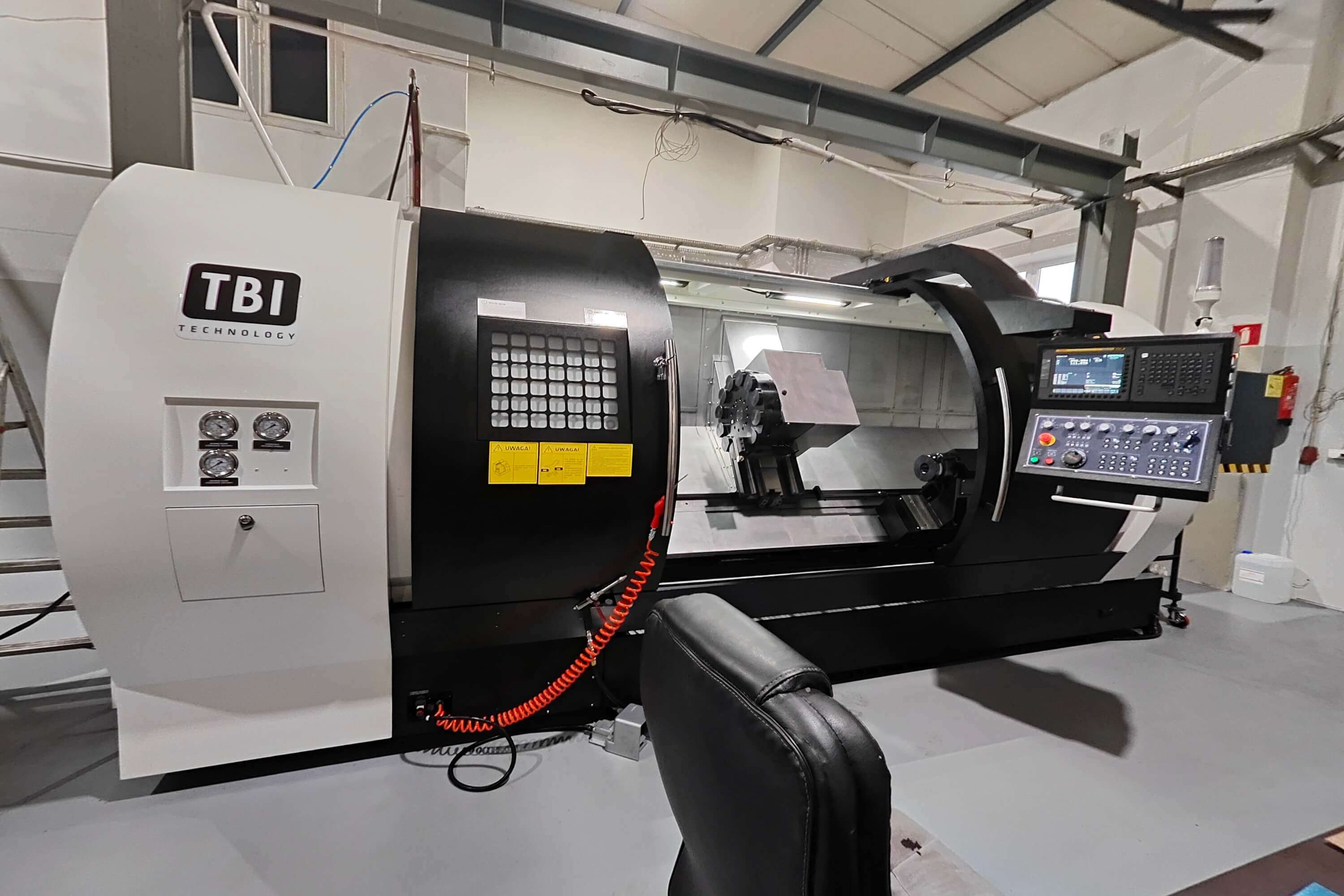 Nowoczesne tokarki i frezarki CNC w parku maszynowym Plastimetal